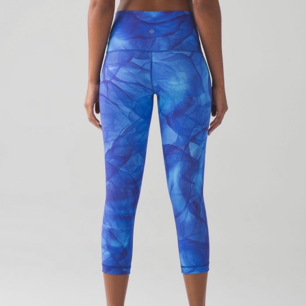 Lululemon Wunder Under Blue Crop (Hi-
Rise) (21")
Midnight Tulle Multi